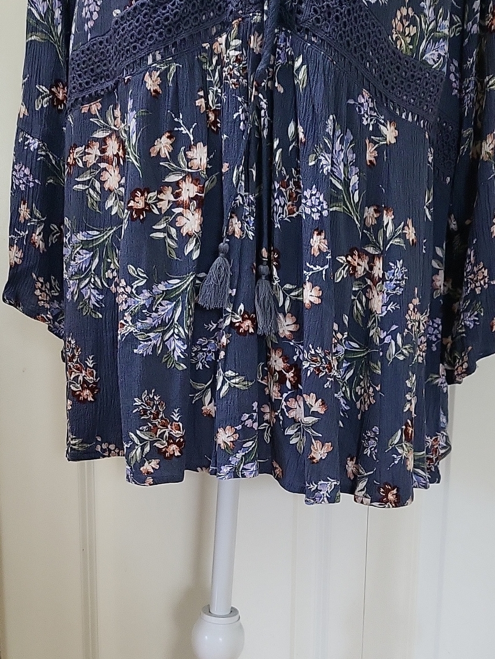 Torrid Boho Gauze Babydoll Top Size 3 3X Blue Floral Lace-Up Peasant Tunic - Picture 9 of 14